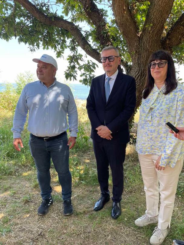 Black Sea water along the coastline is of excellent quality, a join inspection by three ministers showed - 7