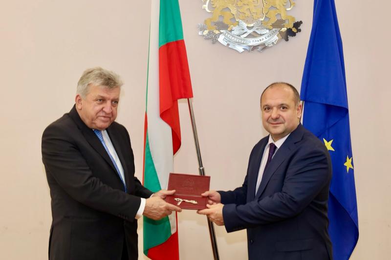 The Minister of Environment and Water Manol Genov took over the position from Petar Dimitrov at a symbolic ceremony at the MOEW - 01