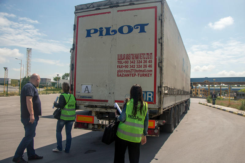 A total of 20 cargo trucks with plastic waste from Turkey are returned under strict control to their point of dispatch - 4